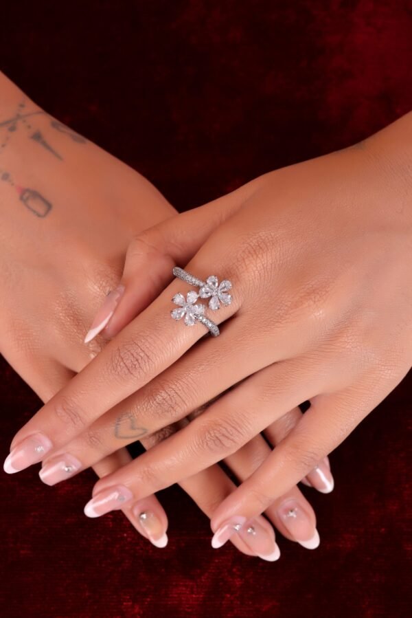 Exquisite Silver Floral Ring with Sparkling Petal-Shaped Gemstones – A Dazzling Symbol of Elegance and Grace - Image 4