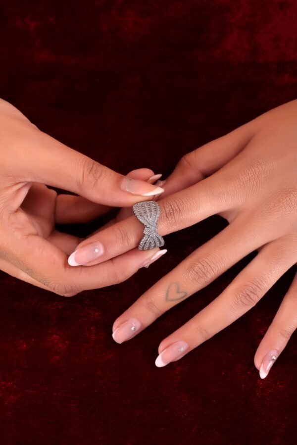 Elegant Crossover Diamond Ring – Radiant Sparkle & Timeless Design Give me long description with emoji - Image 7