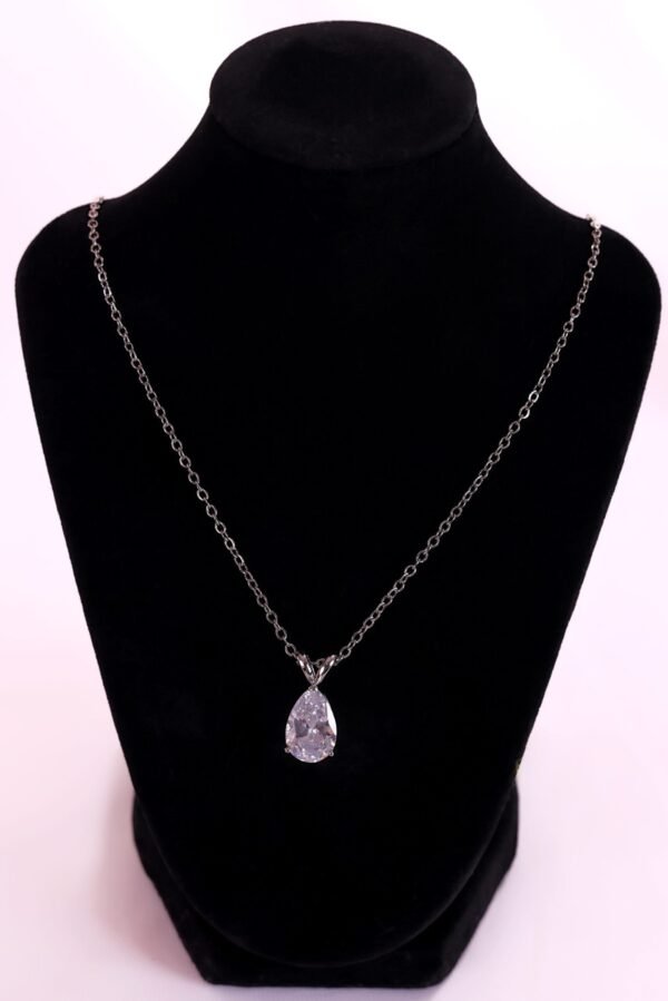 Elegant Pear-Cut Diamond Pendant Necklace – Timeless Brilliance & Sophistication - Image 8