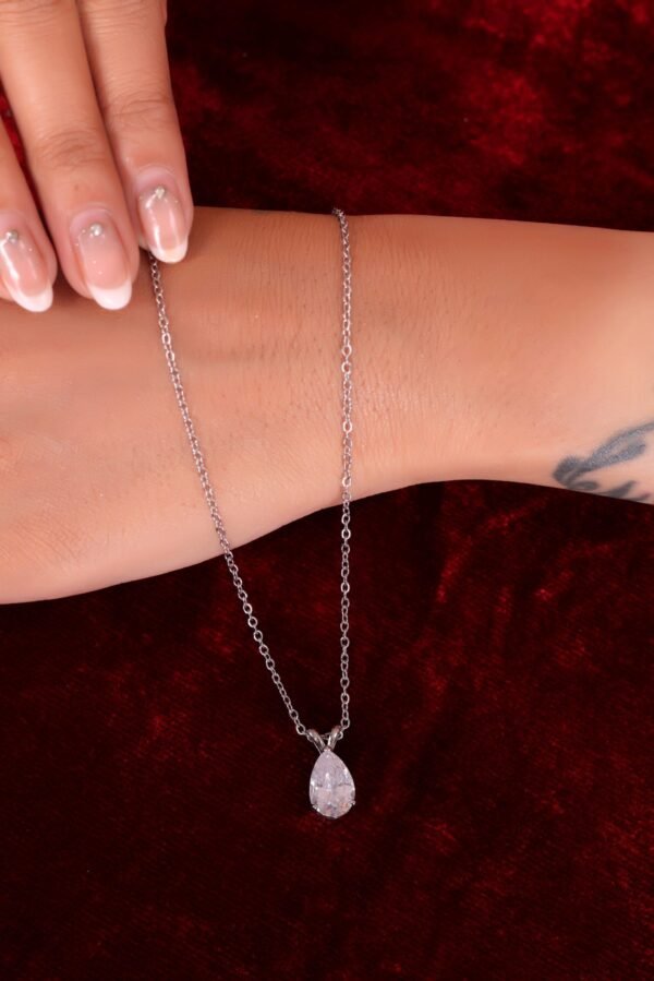 Elegant Pear-Cut Diamond Pendant Necklace – Timeless Brilliance & Sophistication - Image 2