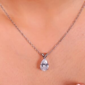 Elegant Pear-Cut Diamond Pendant Necklace – Timeless Brilliance & Sophistication