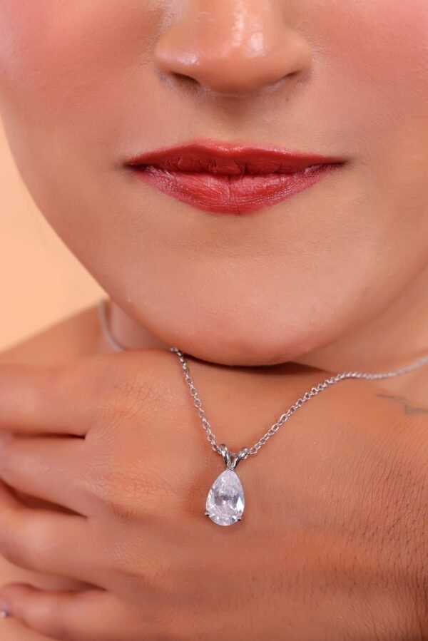 Elegant Pear-Cut Diamond Pendant Necklace – Timeless Brilliance & Sophistication - Image 3
