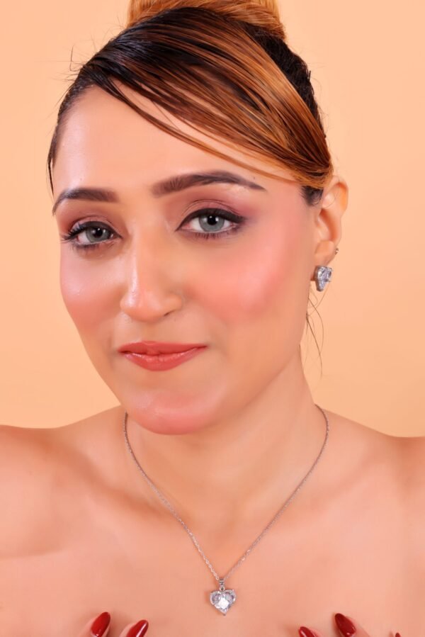 Elegant Heart-Shaped Diamond Jewelry Set – Sparkling Necklace & Earrings for a Timeless Look - Image 7