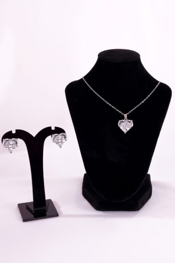 Elegant Heart-Shaped Diamond Jewelry Set – Sparkling Necklace & Earrings for a Timeless Look - Image 2